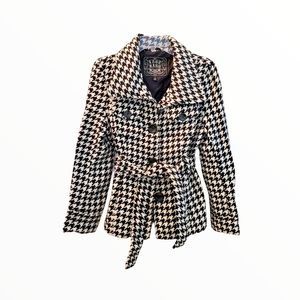Last Kiss Belted Houndstooth Lightweight Pea Coat, size Medium, Black & White